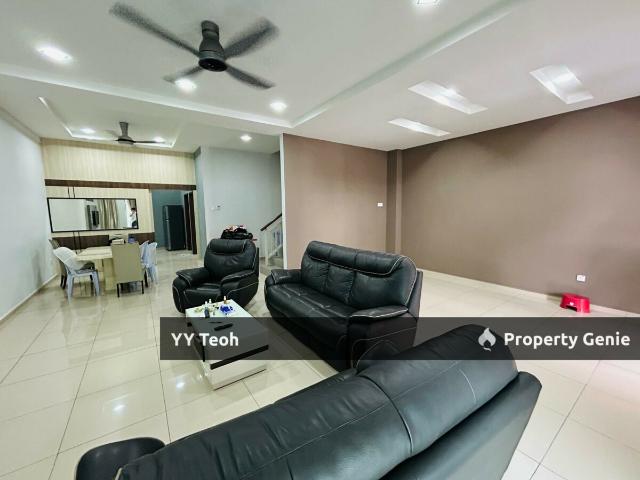 Terraced House for sale in Malaka