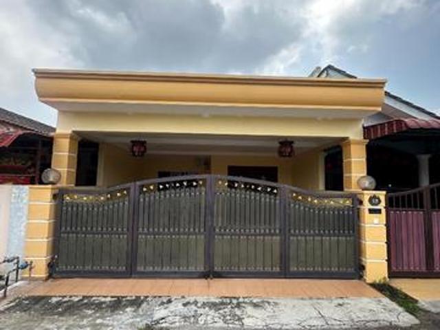 Terraced House for sale in Malaka