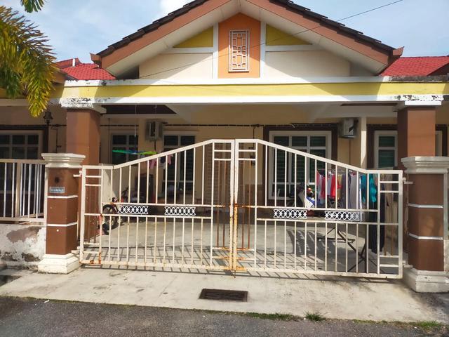 Terraced House for sale in Malaka