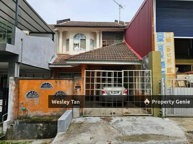 Terraced House for sale in Malaka