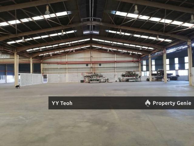 Warehouse for sale in Malaka