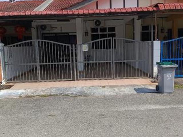 Terraced House for sale in Malaka