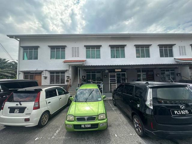 Townhouse for sale in Malaka