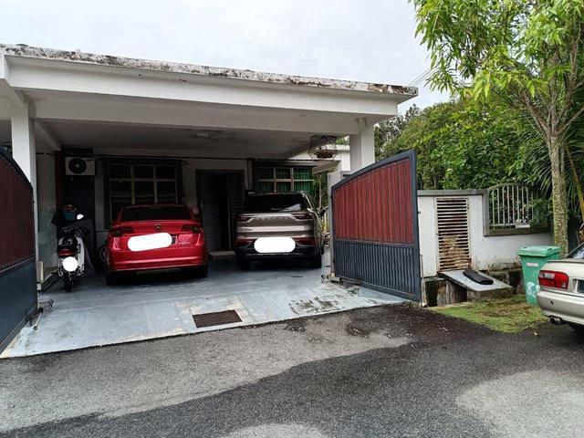 Terraced House for sale in Malaka
