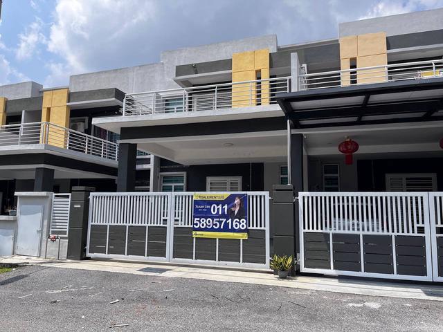 Terraced House for sale in Malaka