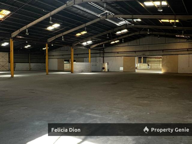 Warehouse for sale in Malaka