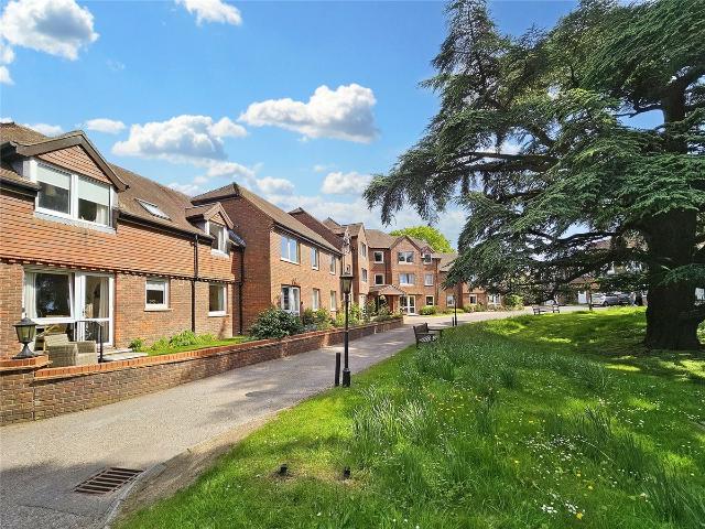 Apartment for rent in Fole, Surrey