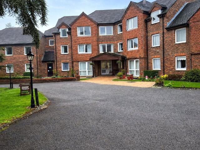 Apartment for rent in Fole, Surrey