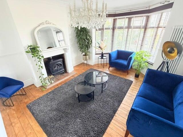 House for rent in Dixons Green, West Midlands