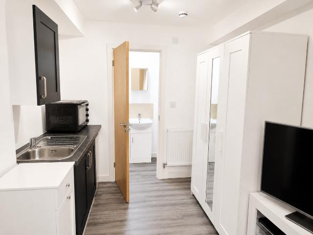 Studio for rent in London Borough of Hillingdon, Greater London