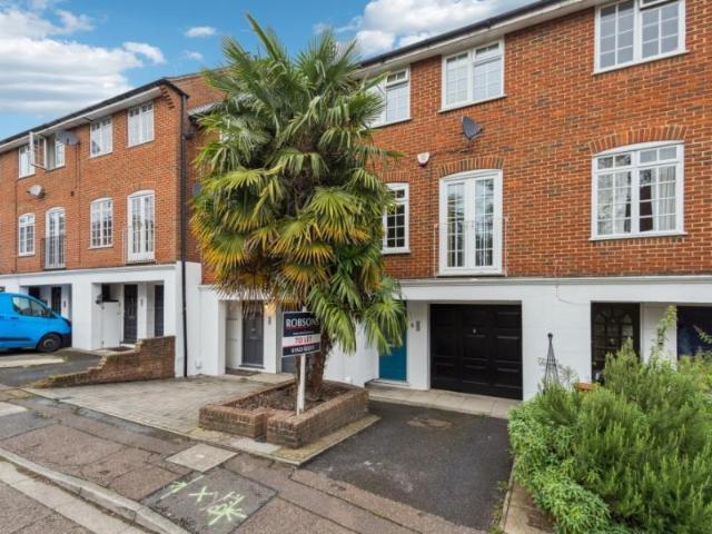 House for rent in Northwood, Greater London
