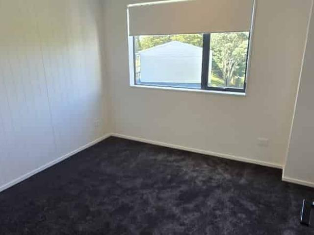 Townhouse for rent in Point England, Oroua County