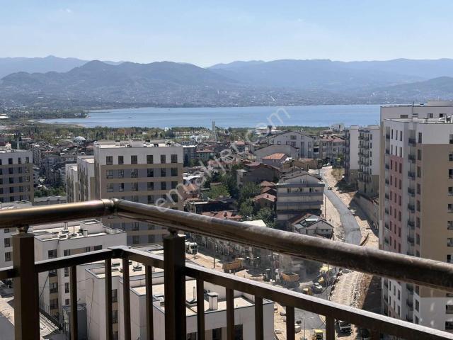 İzmit, Kocaeli içerisinde satılık mülk