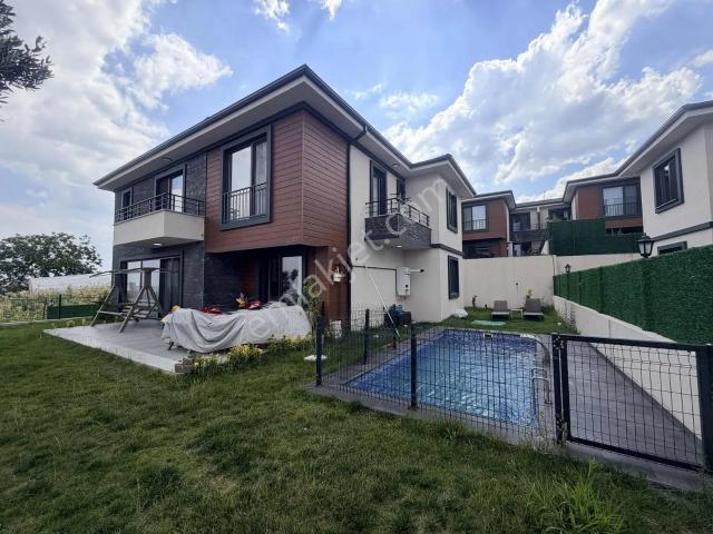 İzmit, Kocaeli içerisinde satılık Villa
