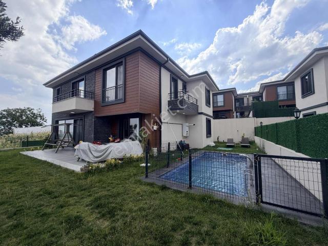 İzmit, Kocaeli içerisinde satılık Villa