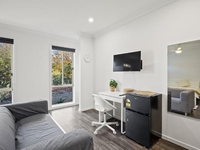 Room for rent in Reflections, Melbourne