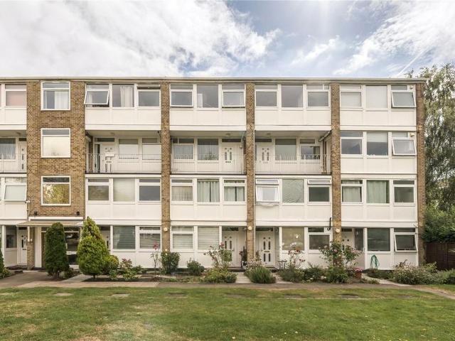 House for rent in Middle Park, Greater London