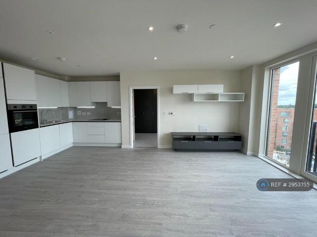 Apartment for rent in Harrow Weald, Greater London