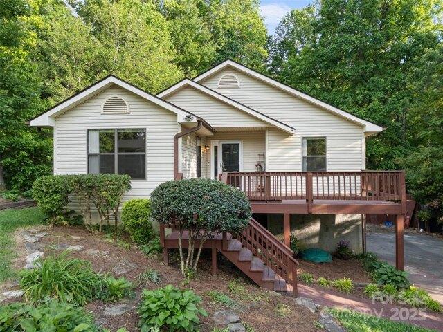 House for sale in Flat Rock