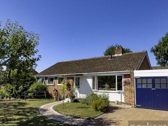 House for sale in Madley Park, Black Bourton