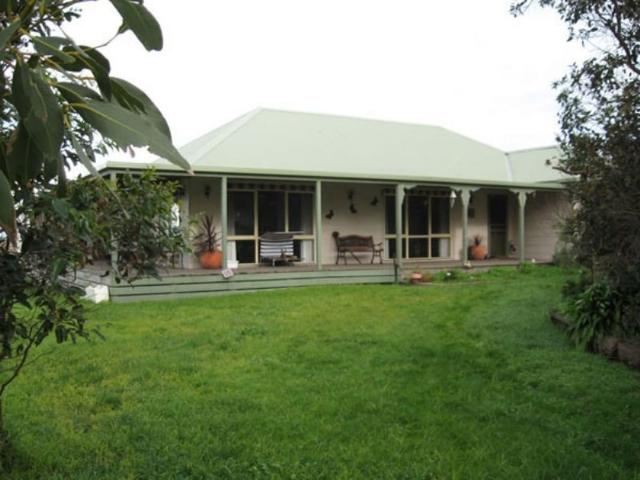 Cottage for sale in Inverloch, Victoria