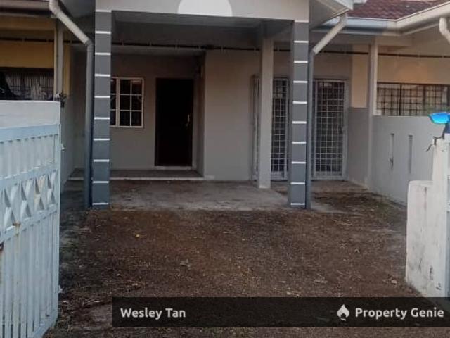 Terraced House for sale in Malaka