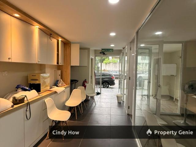 Shop Office for sale in Malaka