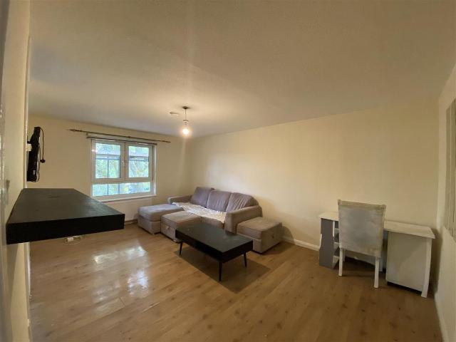 Apartment for rent in Silvertown, Greater London