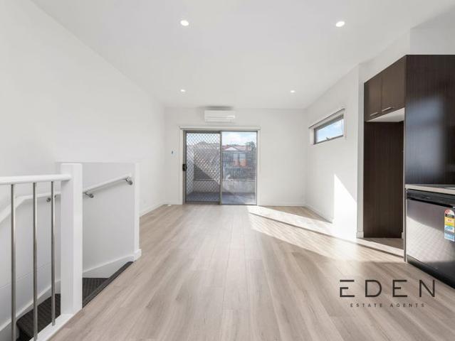 Townhouse for rent in Camerons Creek, Victoria