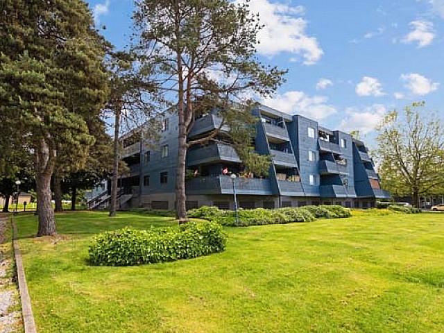 Condo for sale in Surrey, British Columbia