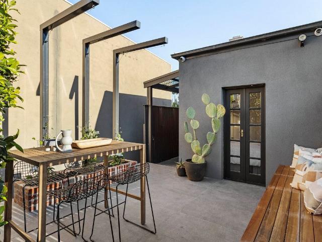 Apartment for sale in Canterbury