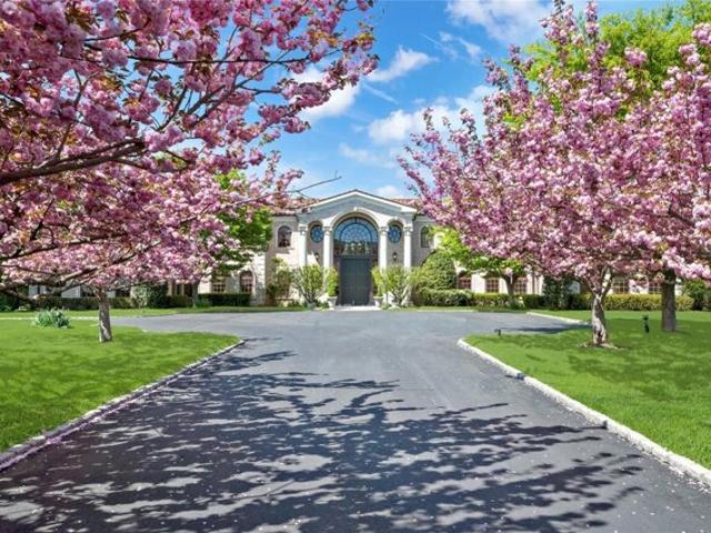 House for sale in Old Westbury