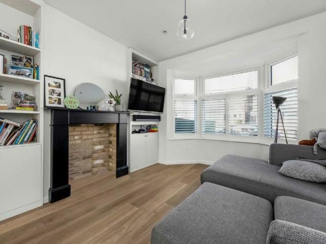 Apartment for rent in London Borough of Lewisham, Cat Hill
