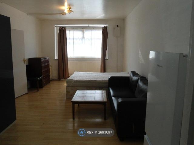 Studio for rent in London Borough of Hounslow, Osterley