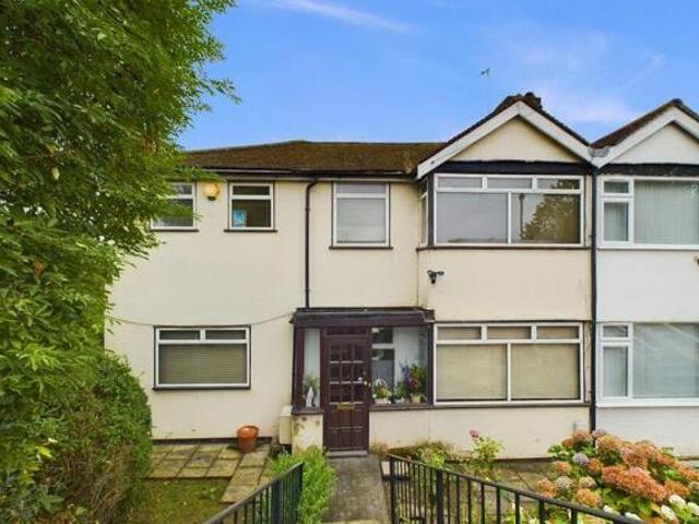 House for sale in Little Stanmore, Greater London