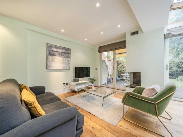 House for rent in Royal Borough of Kensington and Chelsea, Greater London
