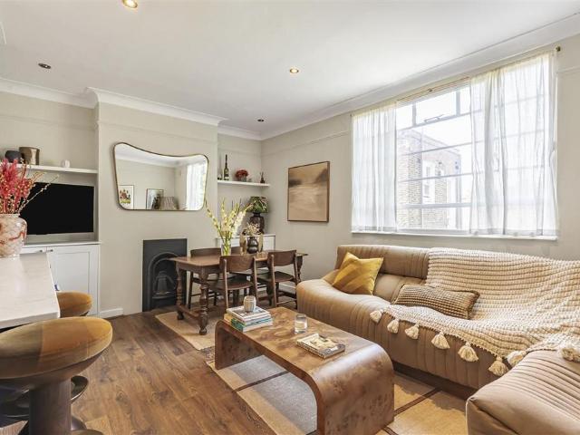 House for rent in North Kensington, Greater London