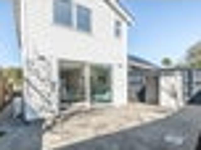 Townhouse for rent in Linden, Wellington