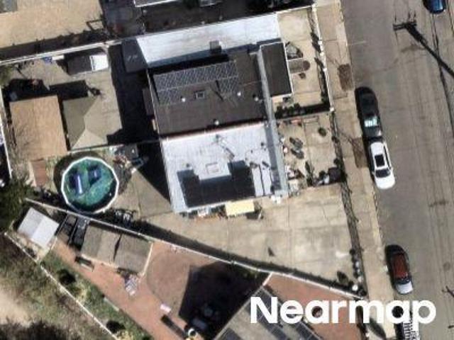 House for sale in The Bronx, Arverne