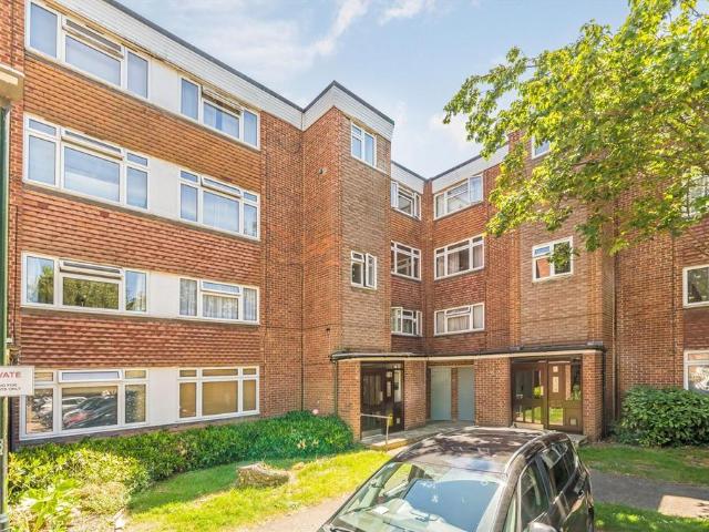 Apartment for rent in Hampton Hill, Greater London