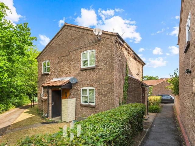 Apartment for rent in Five Acres, Hertfordshire