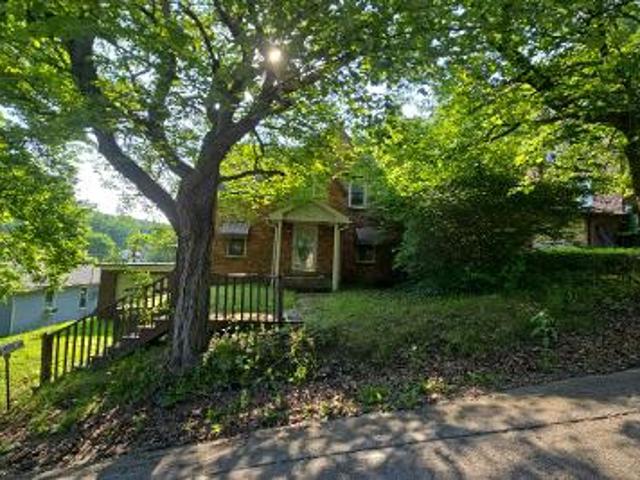 House for sale in Petrolia