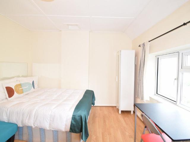 Room for rent in London Borough of Ealing, Greater London