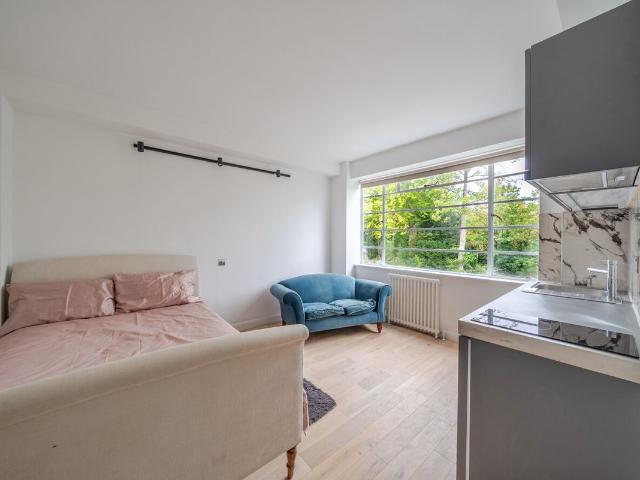 Studio for rent in Upper Sydenham, Greater London