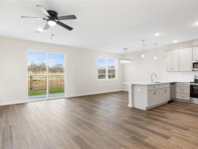 Townhouse for sale in Hamilton, Texas