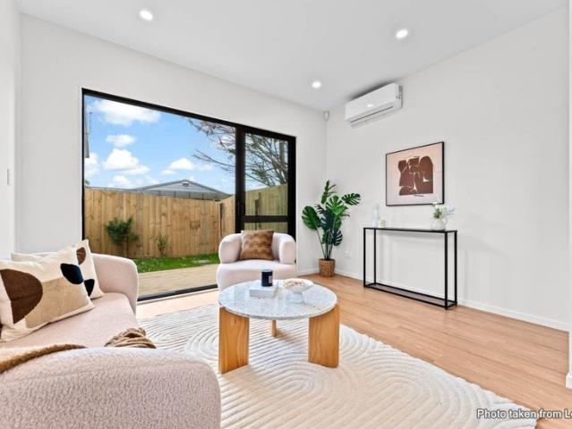 House for rent in Oratia