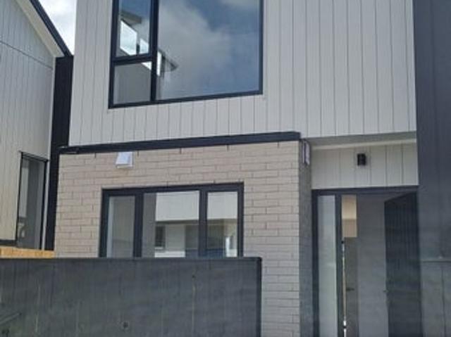 House for rent in Oratia