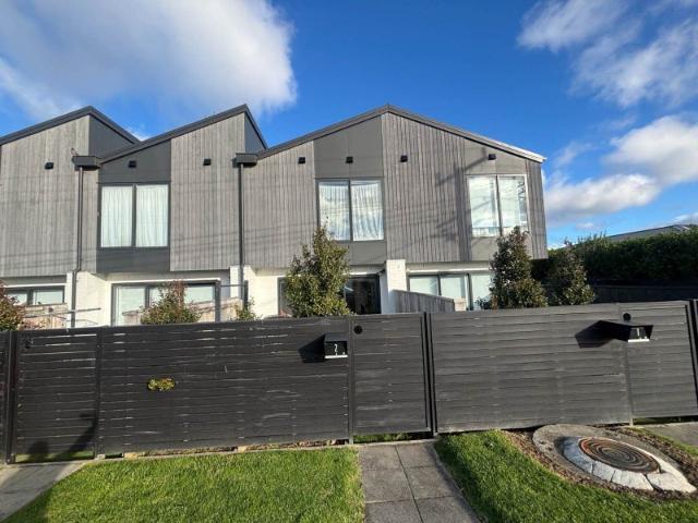 House for rent in Oratia