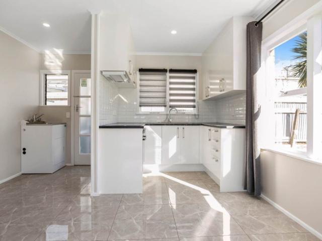Apartment for rent in Te Atatū Peninsula, Henderson-Massey