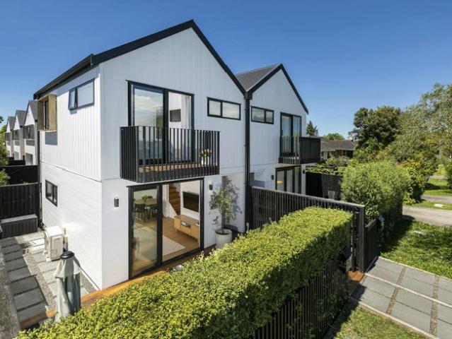 House for rent in Oratia